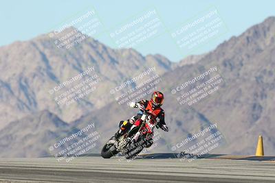 media/Dec-01-2025-Moto Forza (Mon) [[2daa91e15f]]/3-Beginner Group/Session 4 Turn 9/